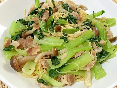 味付け不要！青梗菜としめじと豚肉の焼きビーフン♪